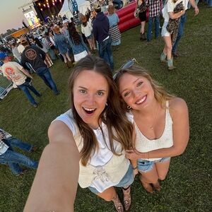 Meet your Posher, Lydia